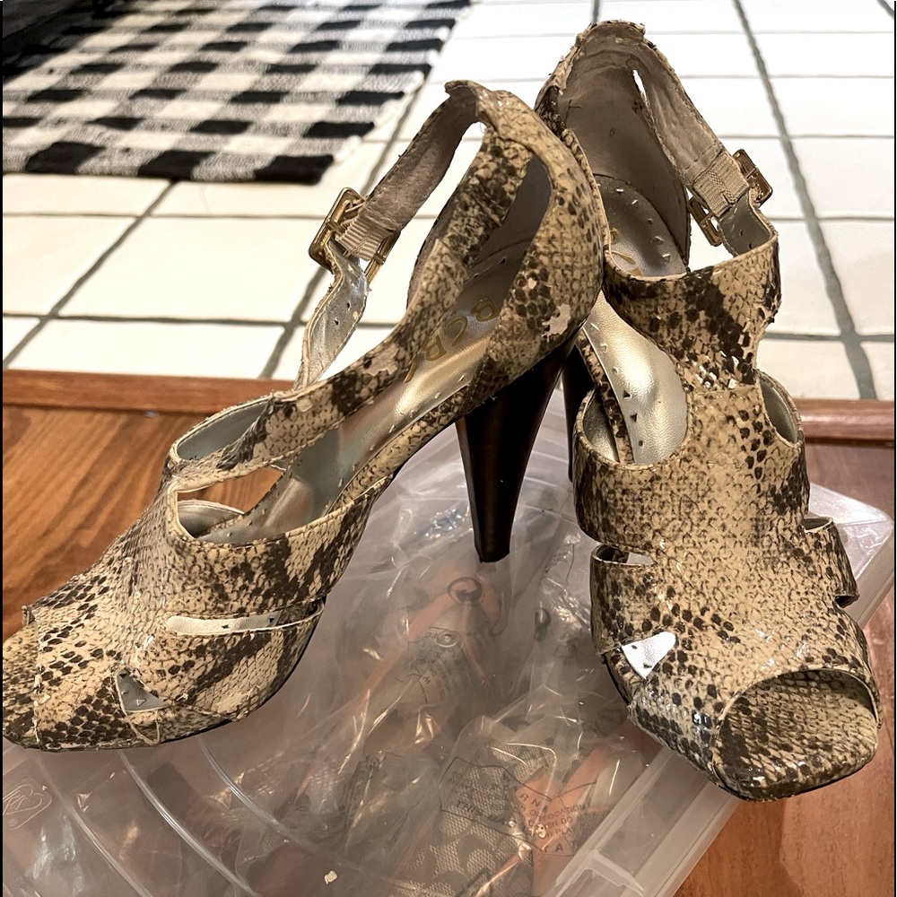 BCBG snake skin size 7B
